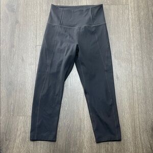 NWOT but with flaw Girlfriend Collective capri leggings